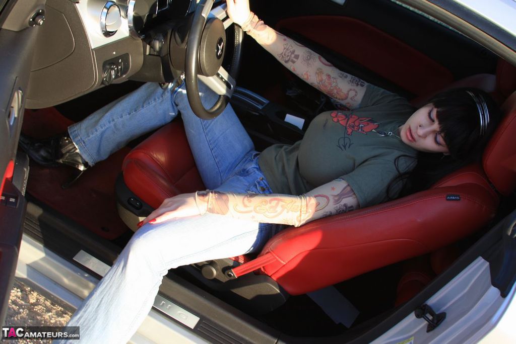 Amateur Susy Rocks escapes from the trunk of a car before taking the wheel porno fotky #425080441 | TAC Amateurs Pics, Susy Rocks, Jeans, mobilní porno