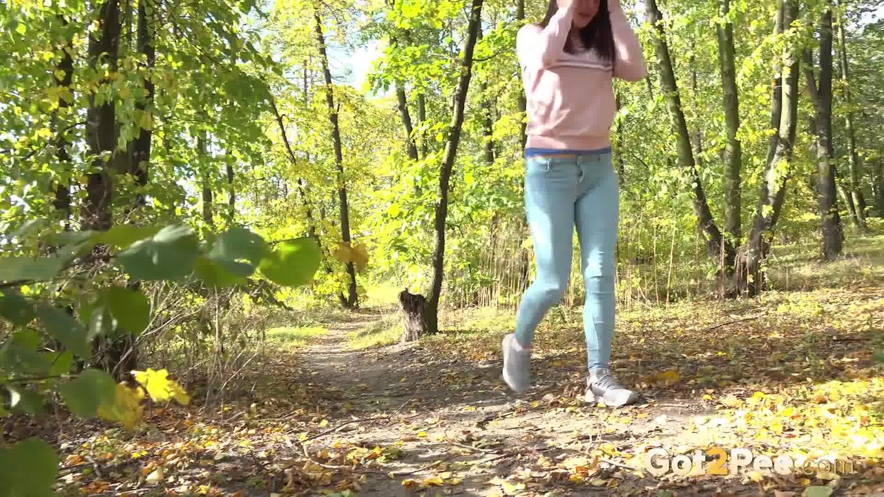 Solo girl Amanda Hill pulls down her pants to take a piss in the forest 色情照片 #427966608 | Got 2 Pee Pics, Amanda Hill, Pissing, 手机色情
