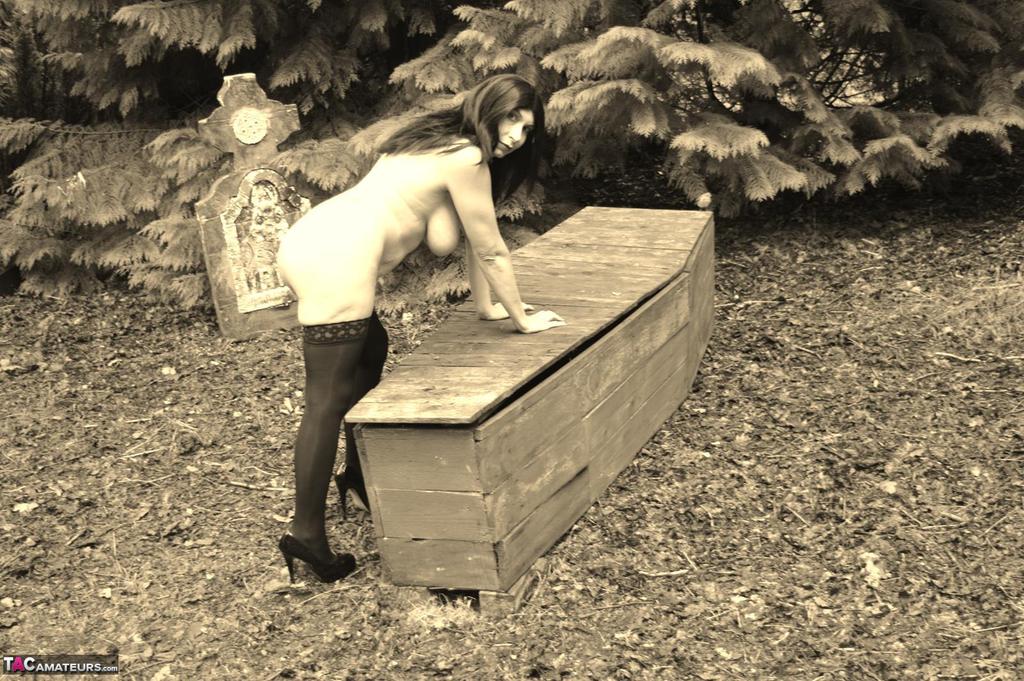 Goth girl Barby Slut bares her big tits and twat atop a casket in the woods foto porno #423239804 | TAC Amateurs Pics, Barby Slut, Cosplay, porno ponsel