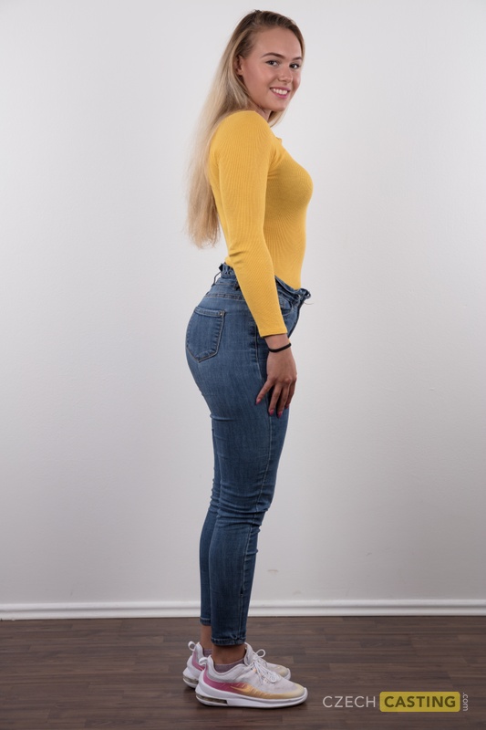 Fully clothed 18 year old Silvie stands butt naked after removing her clothes 色情照片 #423841306 | Czech Casting Pics, Silvie, Casting, 手机色情