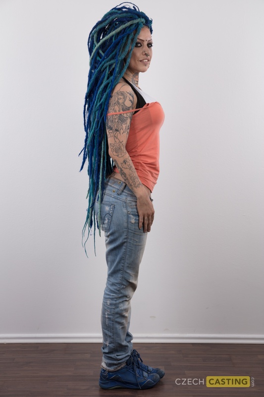 Punk girl with a headful of dyed dreads stands naked in her modelling debut 色情照片 #424168957 | Czech Casting Pics, Lady Blue, Tattoo, 手机色情