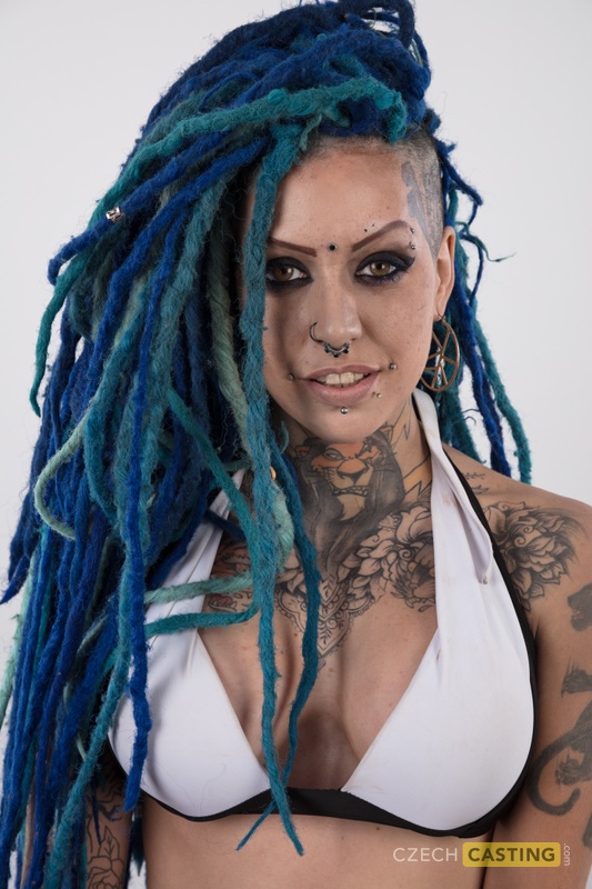 Punk girl with a headful of dyed dreads stands naked in her modelling debut porno fotoğrafı #424168973