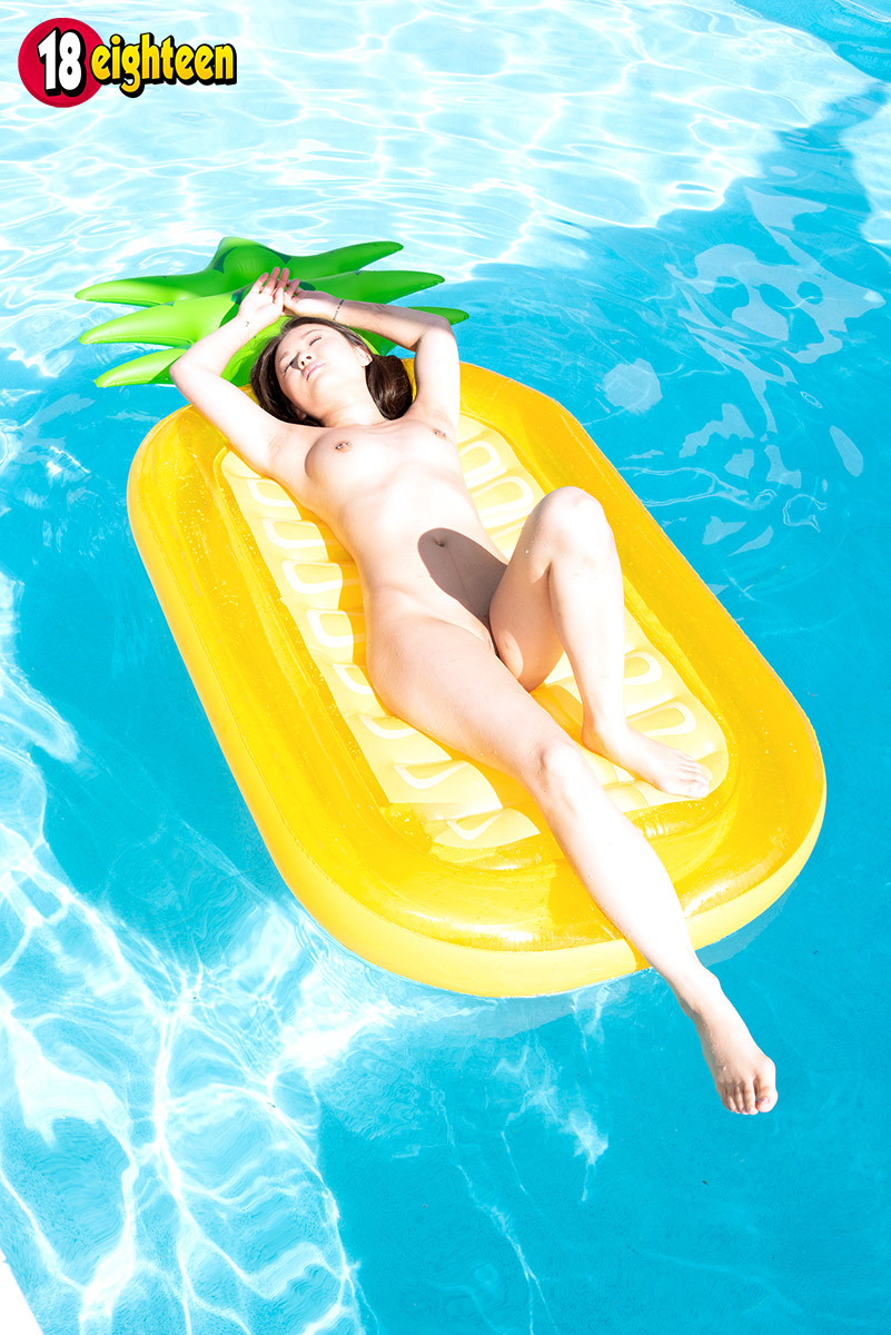 Tiny Asian teen Lulu Chu takes off her bikini while enjoying some pool time порно фото #428591173