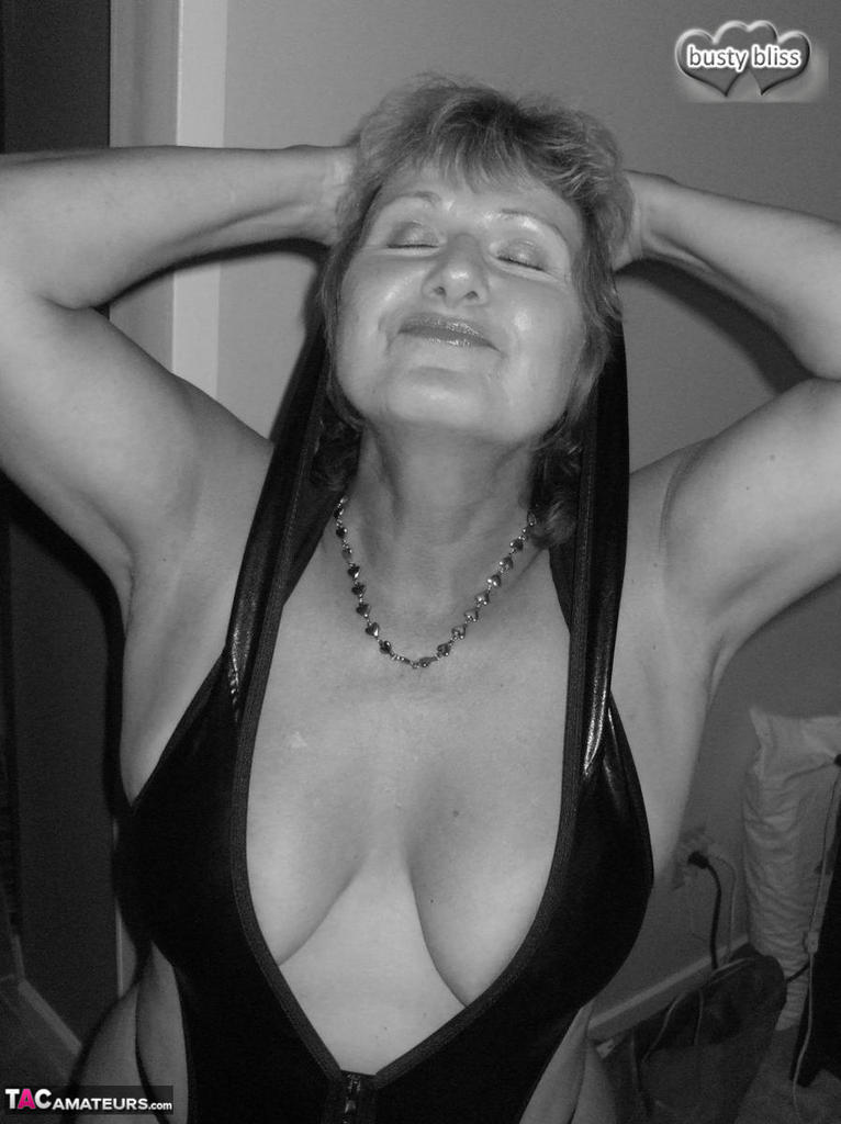 Mature woman Busty Bliss is handcuffed before showing her big natural tits porno fotoğrafı #427069377