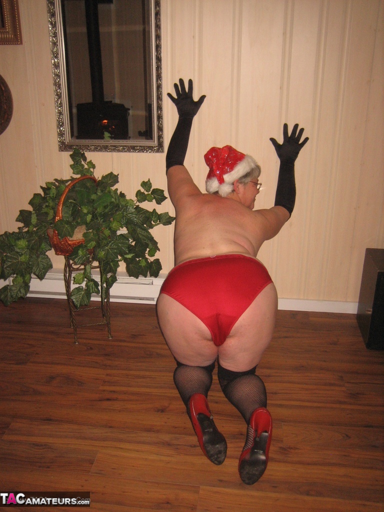 Old amateur Girdle Goddess strips off her attire while wearing a Christmas hat zdjęcie porno #424903291 | TAC Amateurs Pics, Girdle Goddess, Chubby, mobilne porno