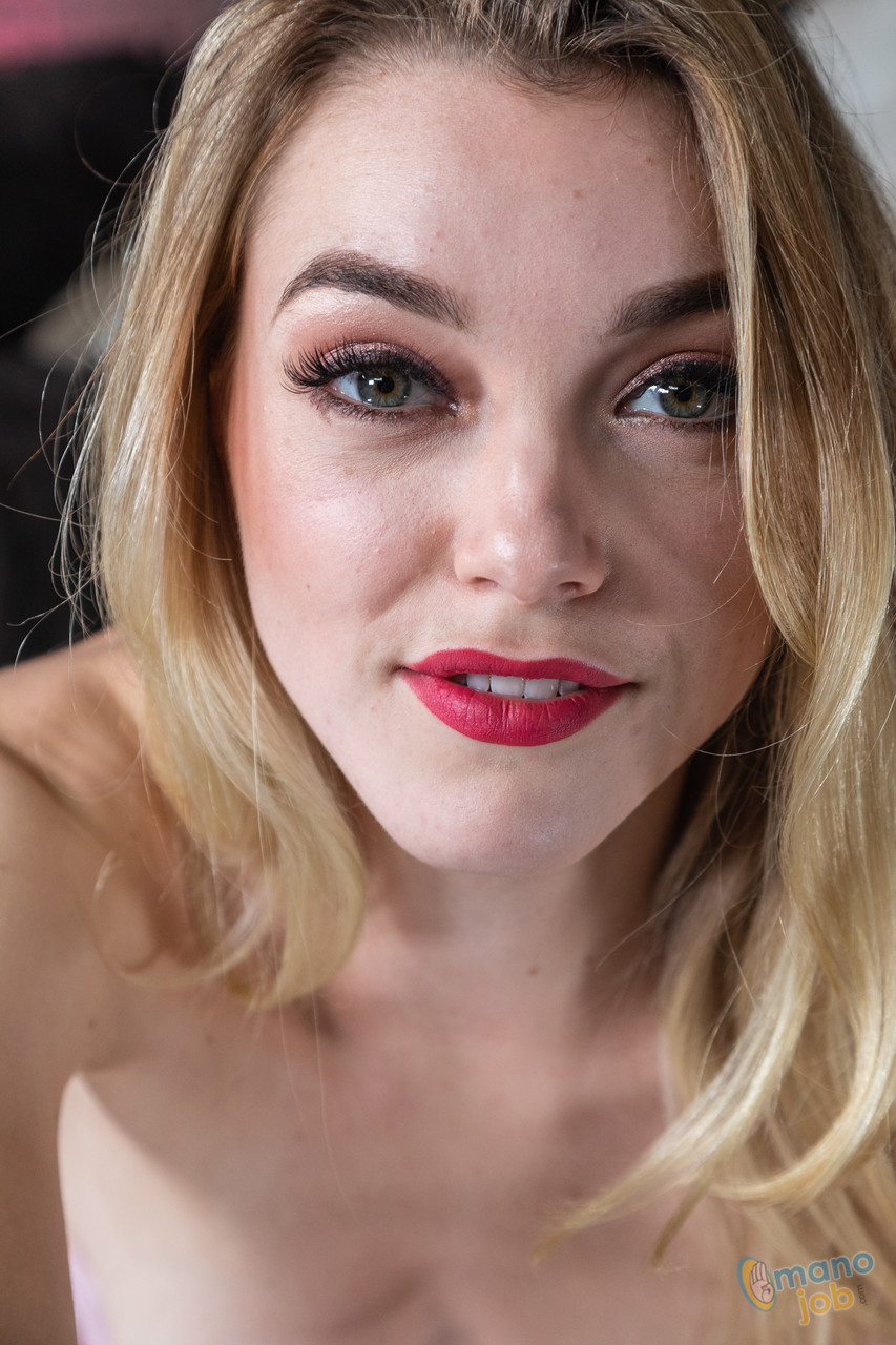 Sexy blonde with red lips takes an upskirt selfie before giving a handjob Porno-Foto #424764934 | Mano Job Pics, Anny Aurora, POV, Mobiler Porno