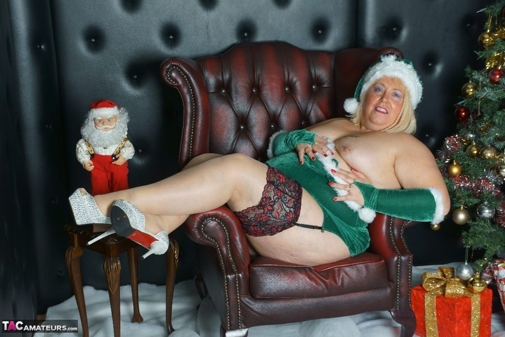 British amateur Lexie Cummings hits upon naughty nude poses at Christmas porno foto #422800847 | TAC Amateurs Pics, Lexie Cummings, Christmas, mobiele porno