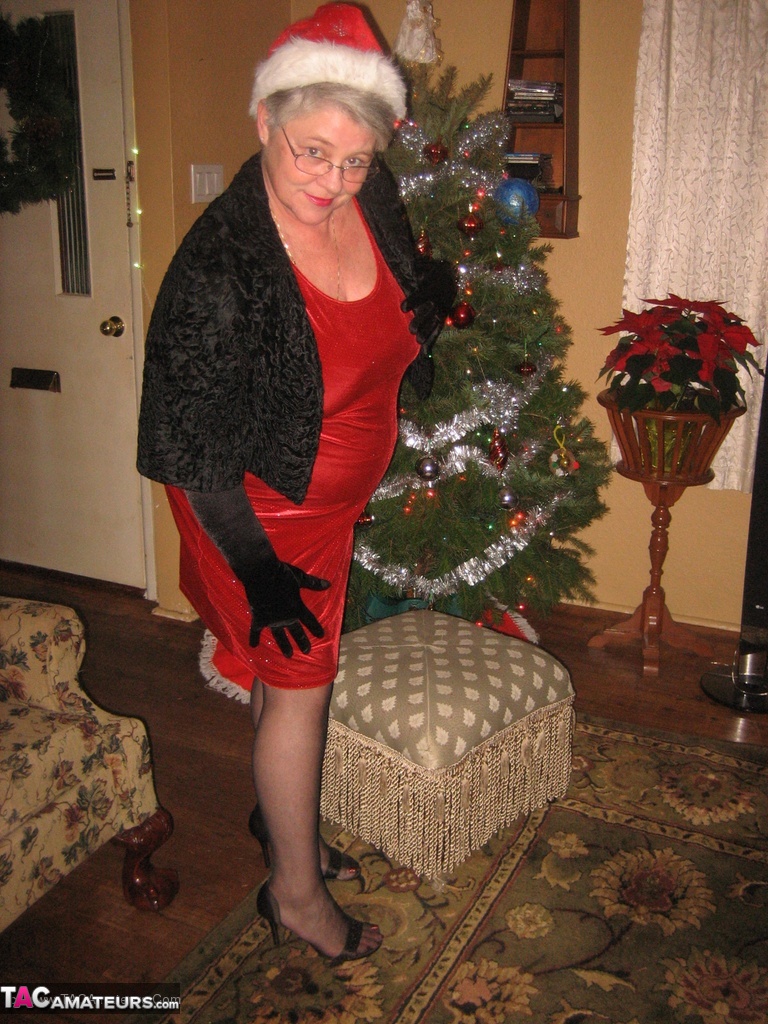 Old woman Girdle Goddess sticks a wine bottle in her pussy at Christmas porn photo #422885178