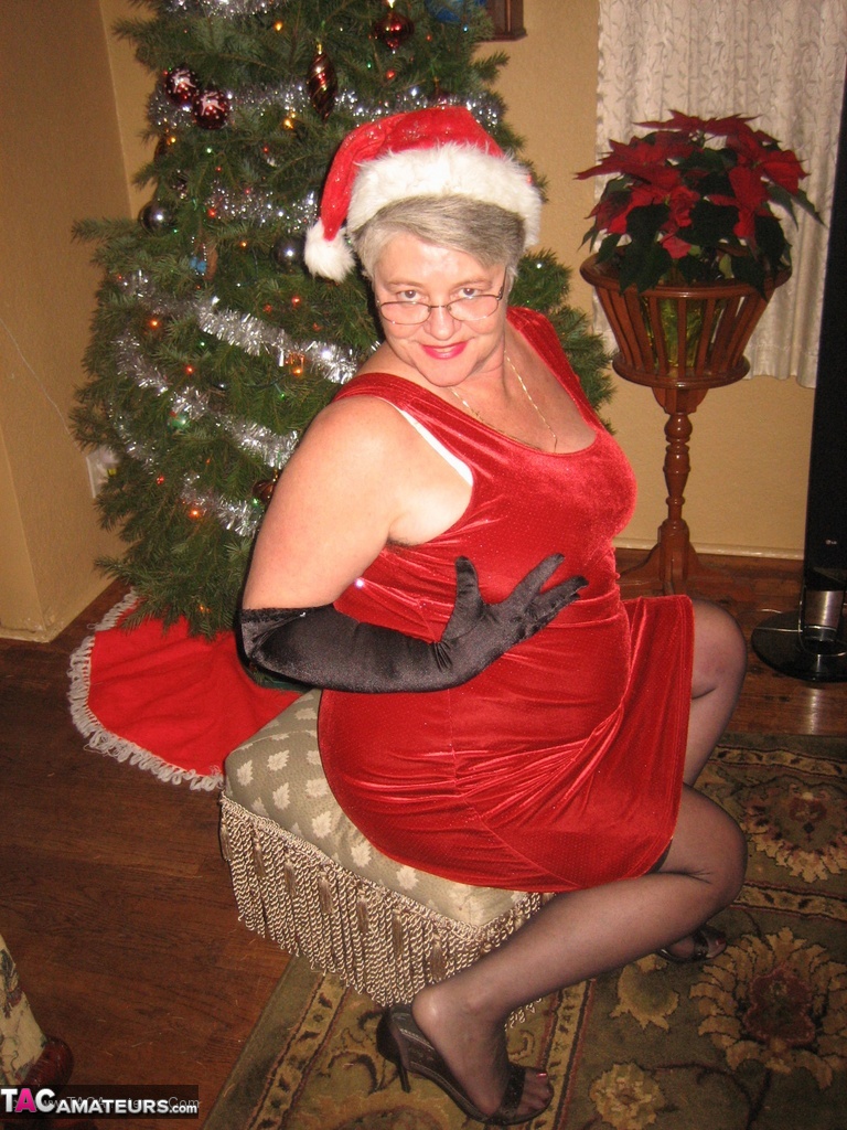 Old woman Girdle Goddess sticks a wine bottle in her pussy at Christmas porn photo #422885205