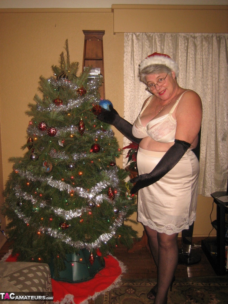 Old woman Girdle Goddess sticks a wine bottle in her pussy at Christmas porno fotoğrafı #422885221
