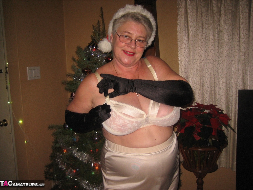 Old woman Girdle Goddess sticks a wine bottle in her pussy at Christmas porn photo #422885226