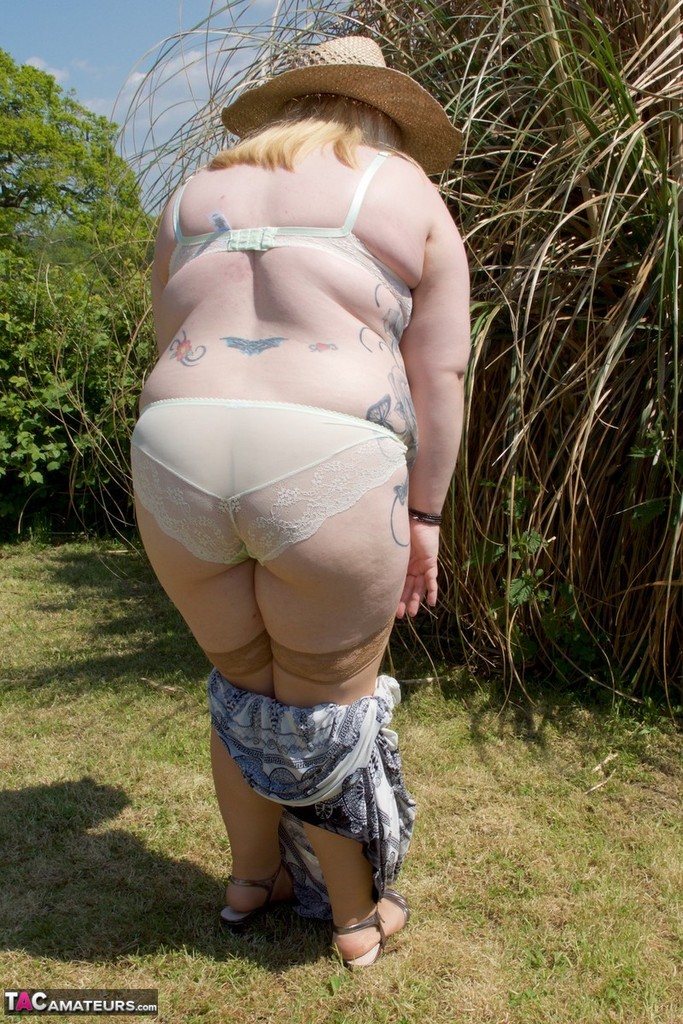 Blonde BBW makes her nude debut in a yard while wearing a hat and tan hosiery 포르노 사진 #425487479 | TAC Amateurs Pics, Dirty Doctor, BBW, 모바일 포르노
