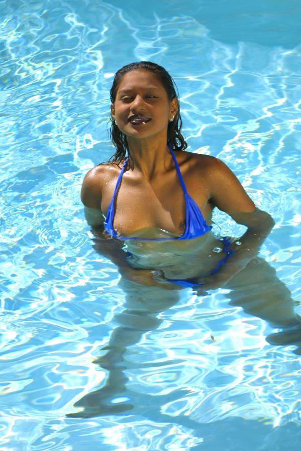 Naughty Indian Babe In Bikini Flashing Her Hooters 色情照片 #427849645 | Indian Sex Lounge Pics, Indian, 手机色情