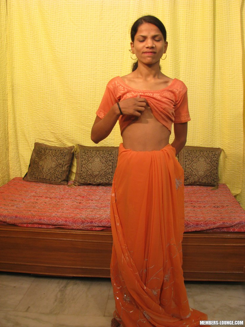 Indian Sex Lounge Rubbing her clit Porno-Foto #427612062