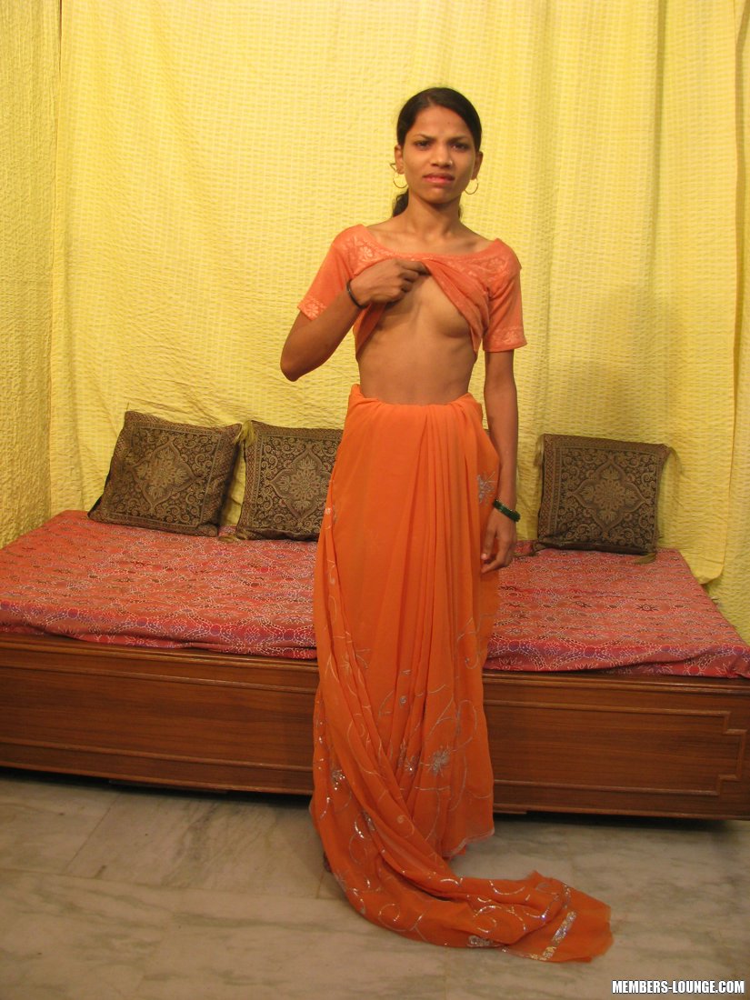 Indian Sex Lounge Rubbing her clit Porno-Foto #427612066
