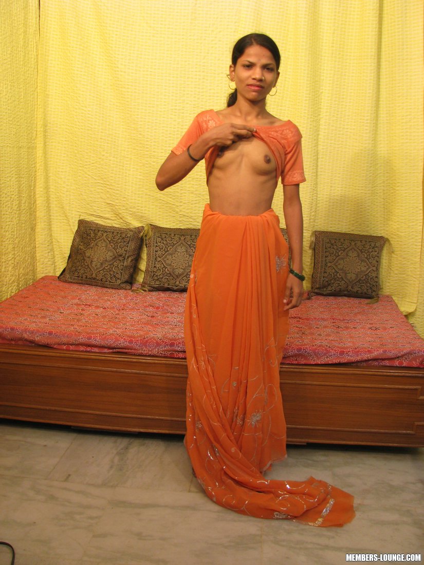 Indian Sex Lounge Rubbing her clit Porno-Foto #427612070