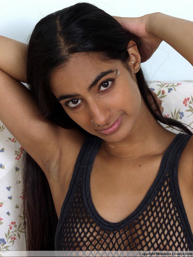 Pretty Indian girl fondles her natural tits during a solo performance foto porno #423911834