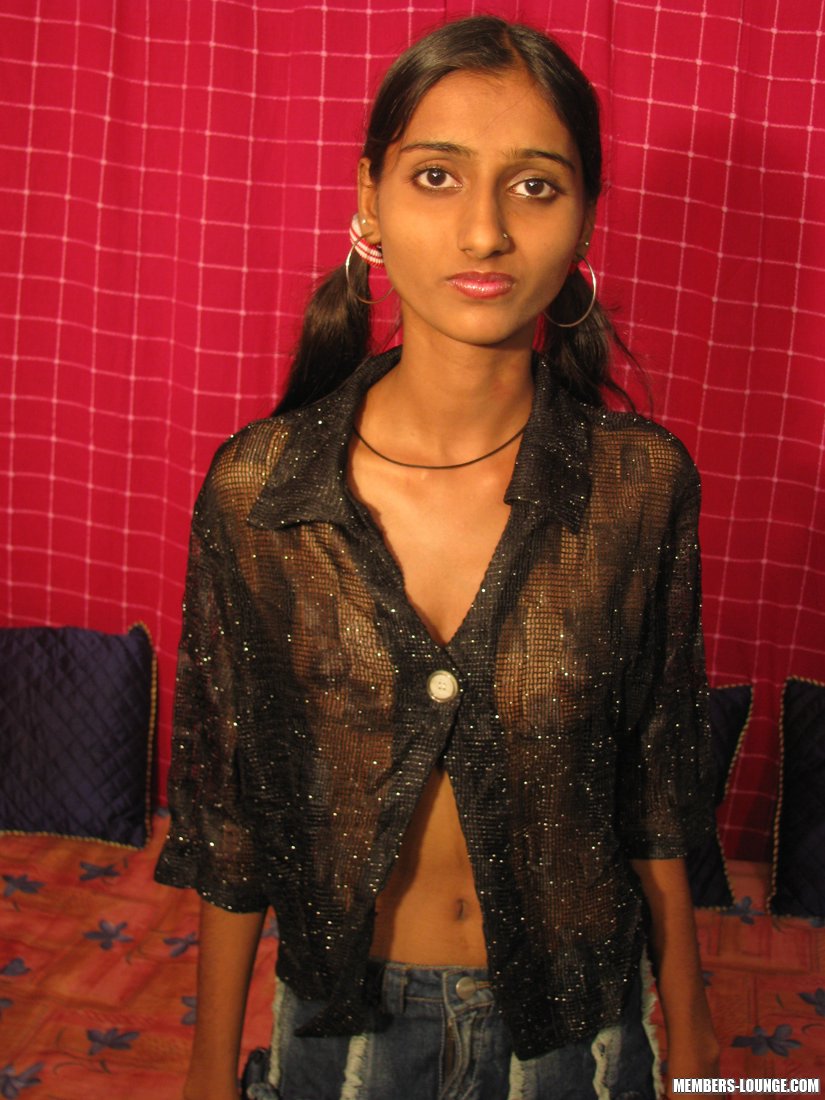 Indian Sex Lounge Skirt and Topless porno fotky #425071494
