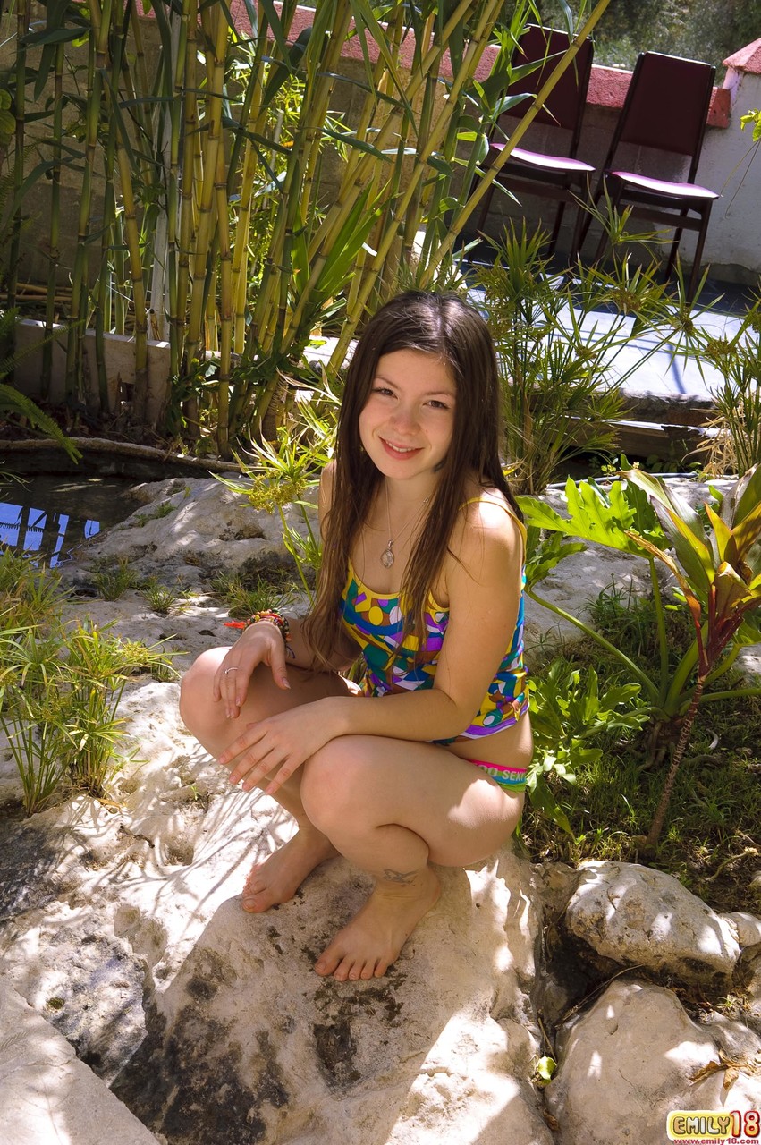 Young girl gets naked in a garden setting during a solo engagement 色情照片 #424042375 | Emily 18 Pics, Shorts, 手机色情