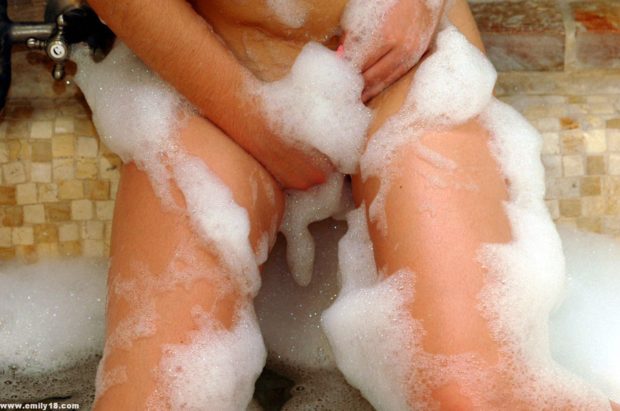 Emily 18 Teen girl emily takes a bubble bath ポルノ写真 #425542799 | Emily 18 Pics, Wet, モバイルポルノ