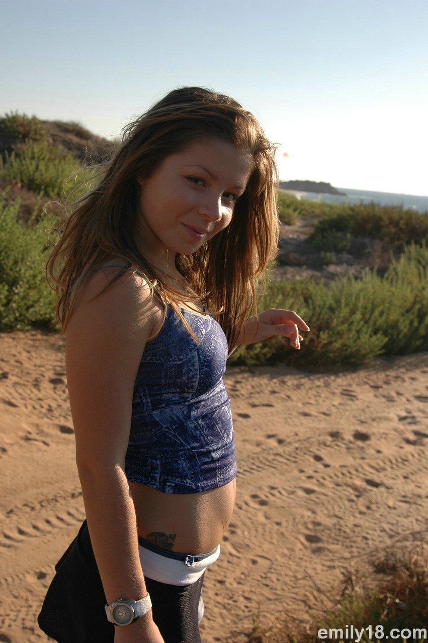 Charming young girl shows her small tits and ass on sandy terrain 色情照片 #425565059 | Emily 18 Pics, Beach, 手机色情