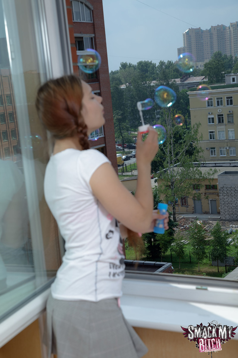 Playful teen Aurelia blows bubbles out the window and towards her man, who 色情照片 #422610884