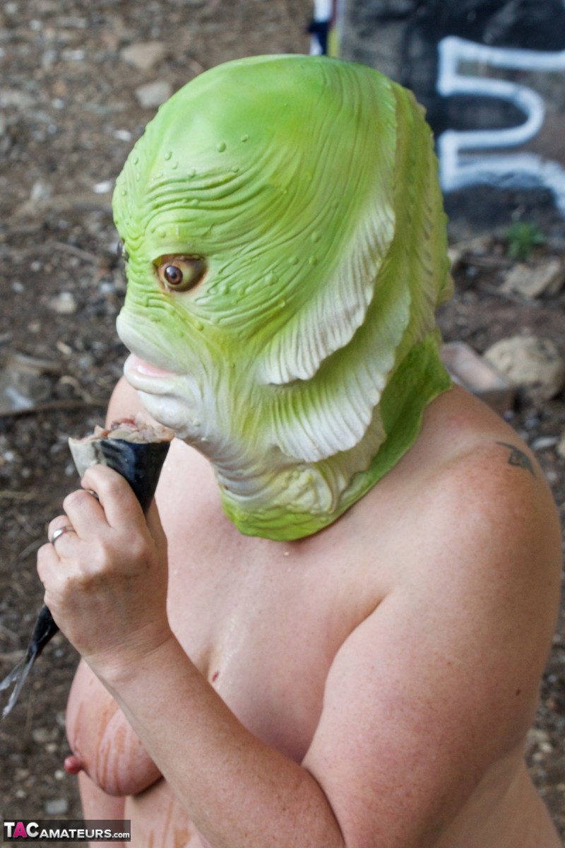 Naked British lady Speedy Bee eats a fish while wearing a costume mask порно фото #426468131 | TAC Amateurs Pics, Speedy Bee, Fetish, мобильное порно