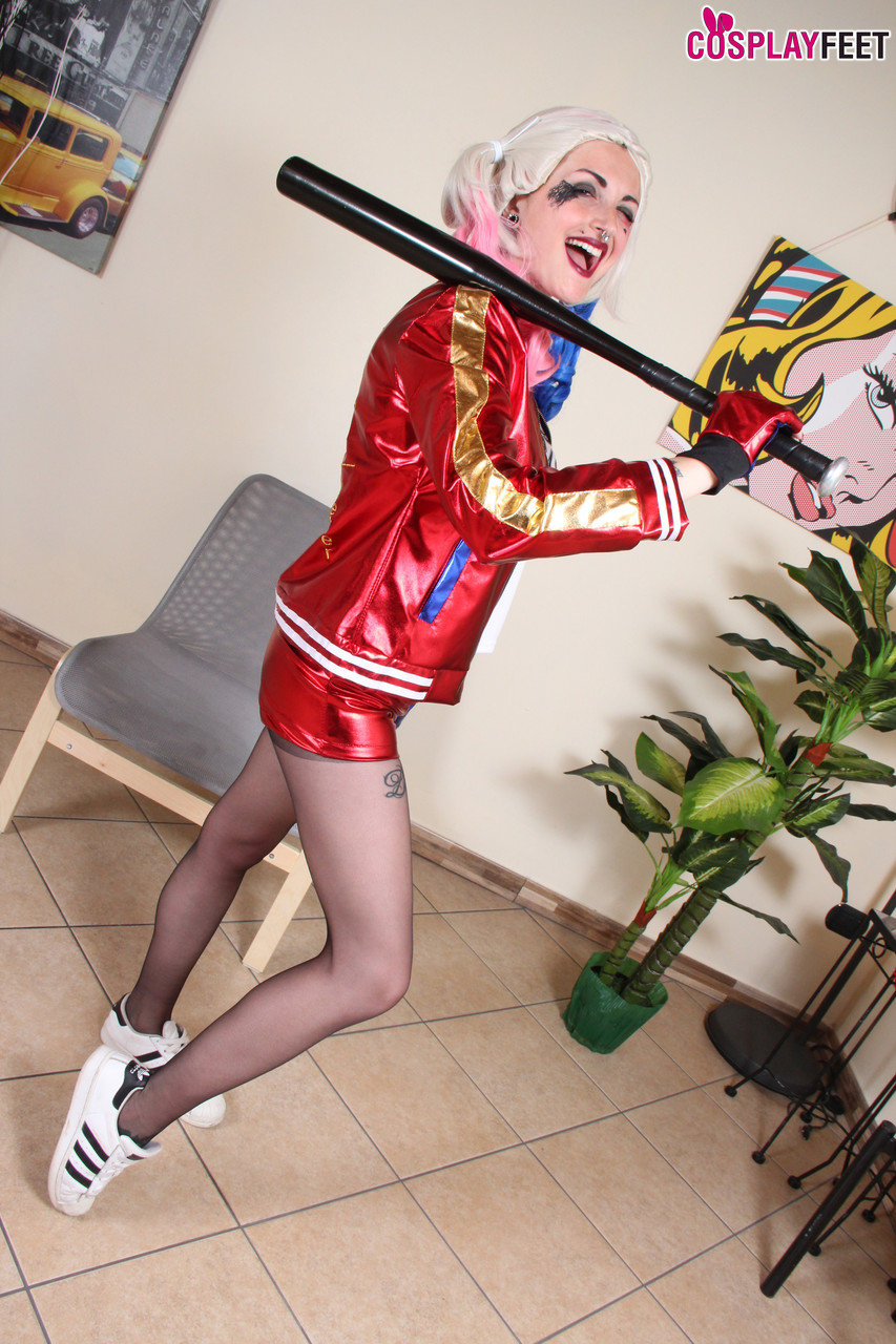 Gorgeous Harley Quinn cosplayer shows her sexy feet in nylons porn photo #423218473