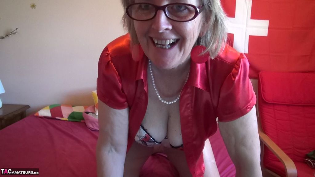 Old amateur Abby Roberts sucks and tugs on a cock with her glasses on porno fotoğrafı #428605907