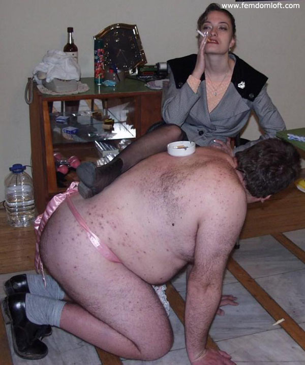 Dominant woman tortures an overweight naked man while smoking Porno-Foto #422752489