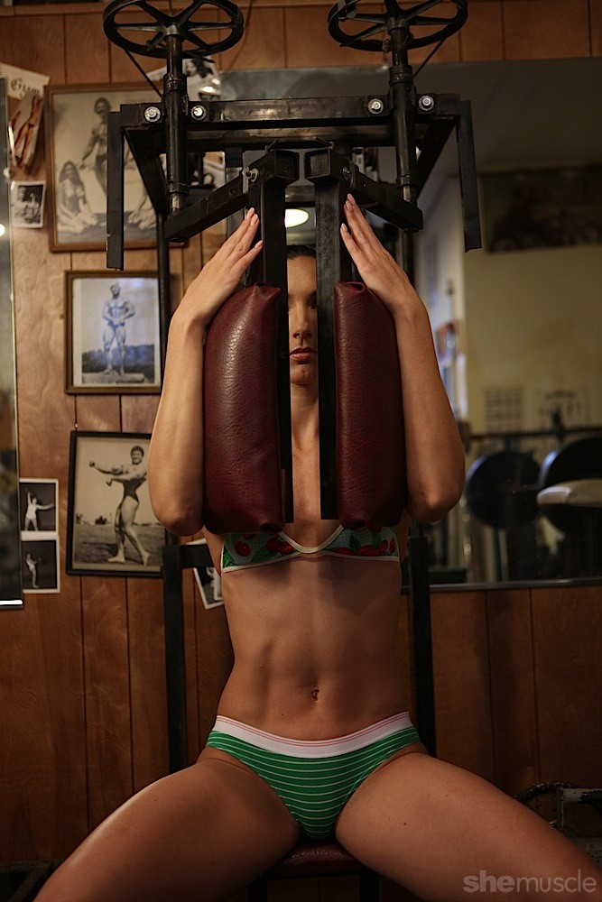 Female bodybuilder sports zero body fat while working out in the nude foto porno #427204540 | Female Muscle Network Pics, Wenona, Pussy, porno móvil