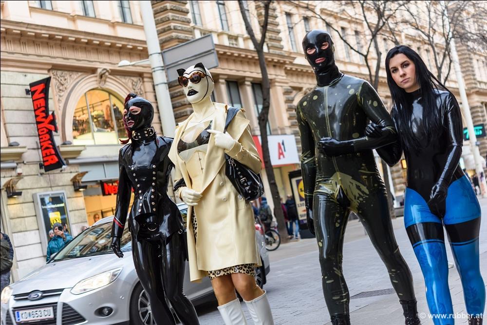 Images Rubber At A Stroll through Vienna 色情照片 #425523448 | Images Rubber At Pics, Public, 手机色情