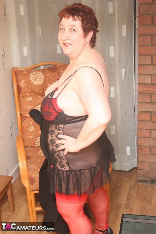 Mature redheaded BBW Kinky Carol releases her huge boobs from lingerie porno fotoğrafı #425675069