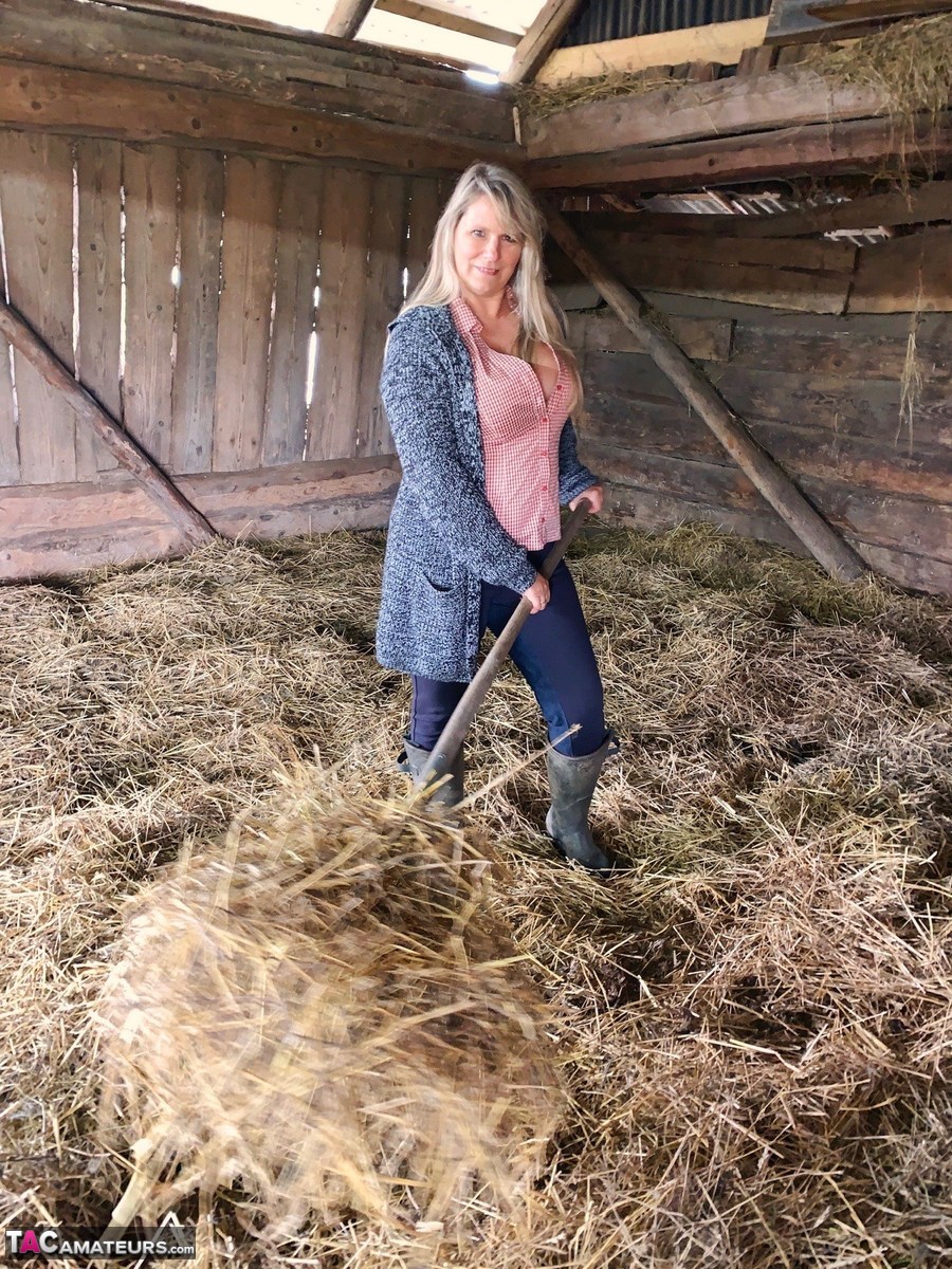 Overweight Amateur Sweet Susi Strips Naked While Forking Hay In A Mow