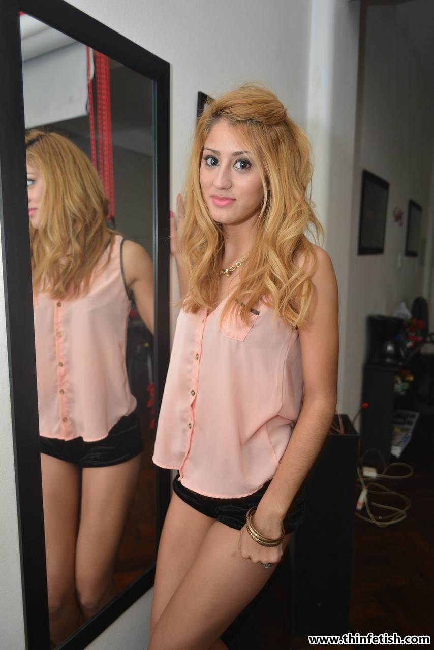 Skinny blonde presses her small tits up against a mirror during solo action foto porno #428206721