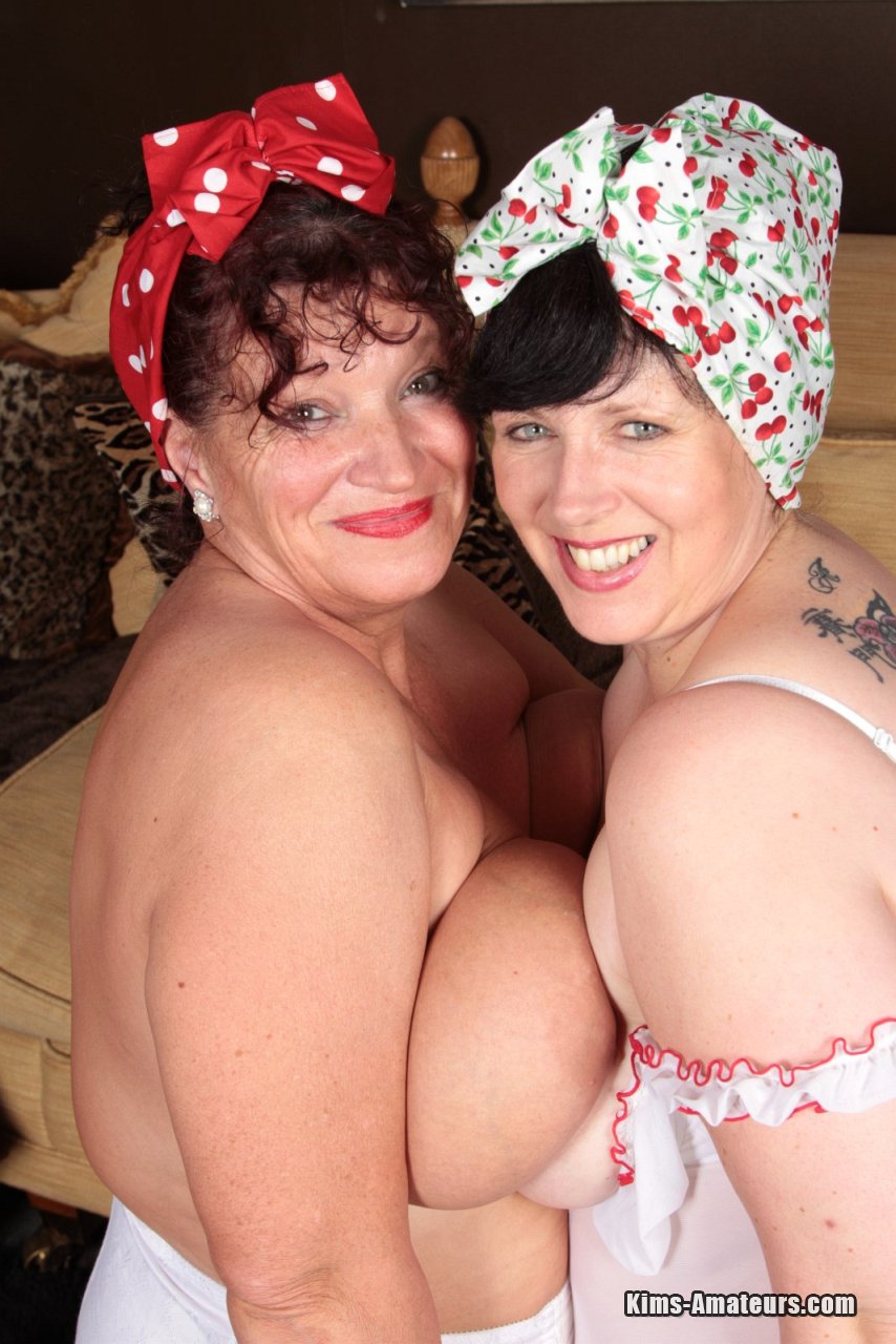 Mature lesbians show off their large boobs while wearing white nylons foto pornográfica #424067504 | Kims Amateurs Pics, Mature, pornografia móvel