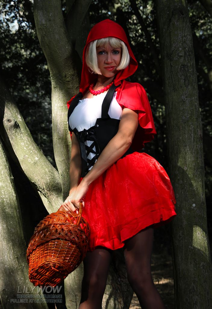 Kinky Red Hat blonde in sexy black pantyhose in the terrible wood 포르노 사진 #429019326