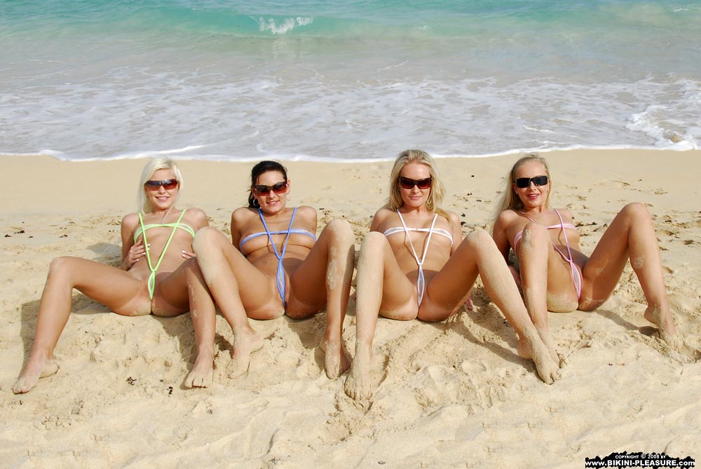 Bikini Pleasure Lesbian Beach Glasses Blonde 色情照片 #422541008 | Bikini Pleasure Pics, Bikini, 手机色情