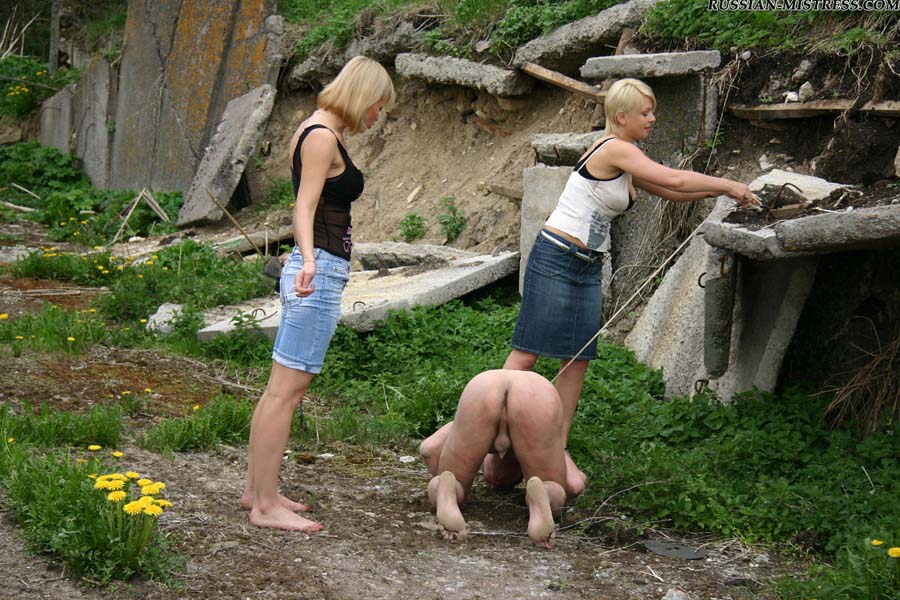 Cruel women trample and piss a submissive man during outdoor CFNM play foto pornográfica #422730431 | Russian Mistress Pics, Pissing, pornografia móvel