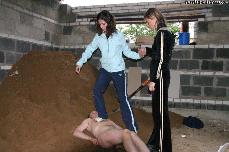 Rich bitches punish a fleshy worker right on the building site Porno-Foto #422785906