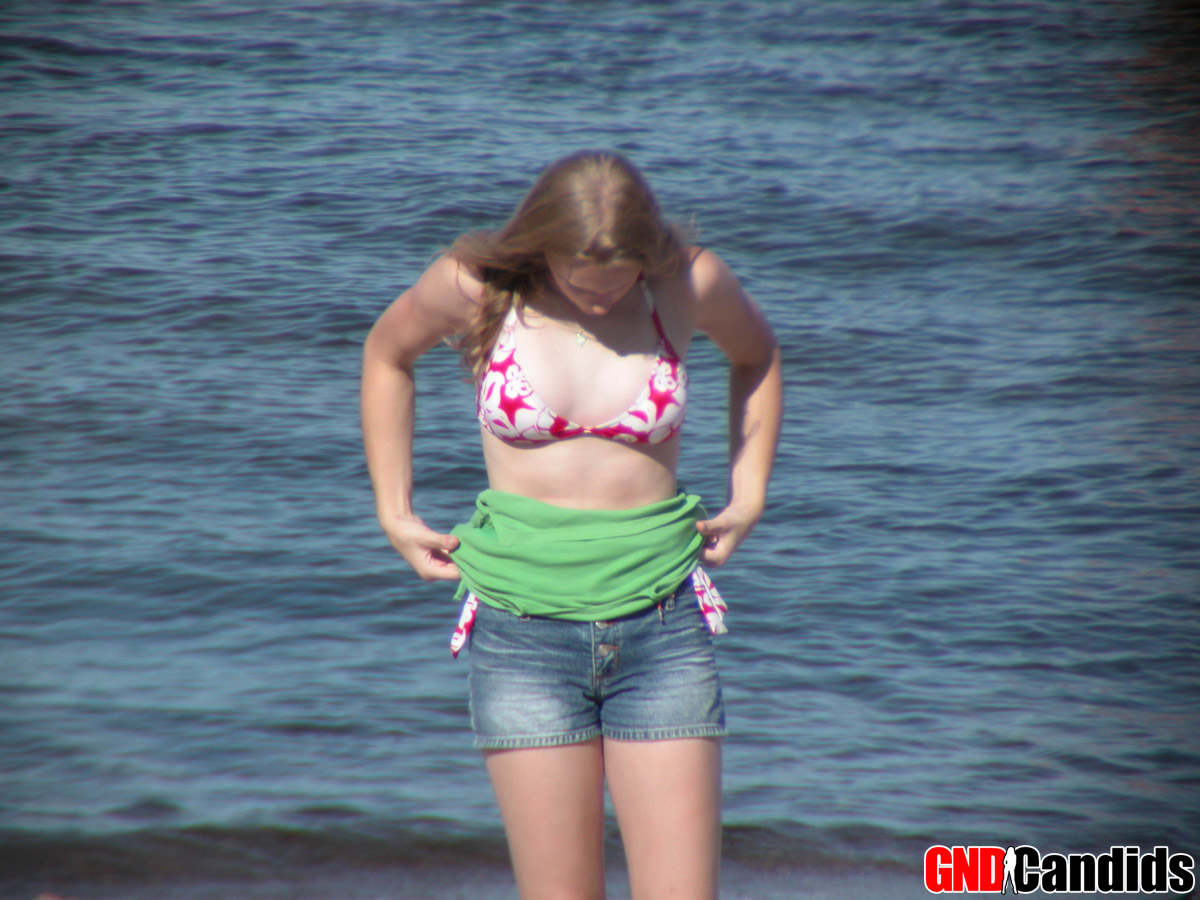 Candid pictures of busty girls at the beach in bikinis foto porno #427450744