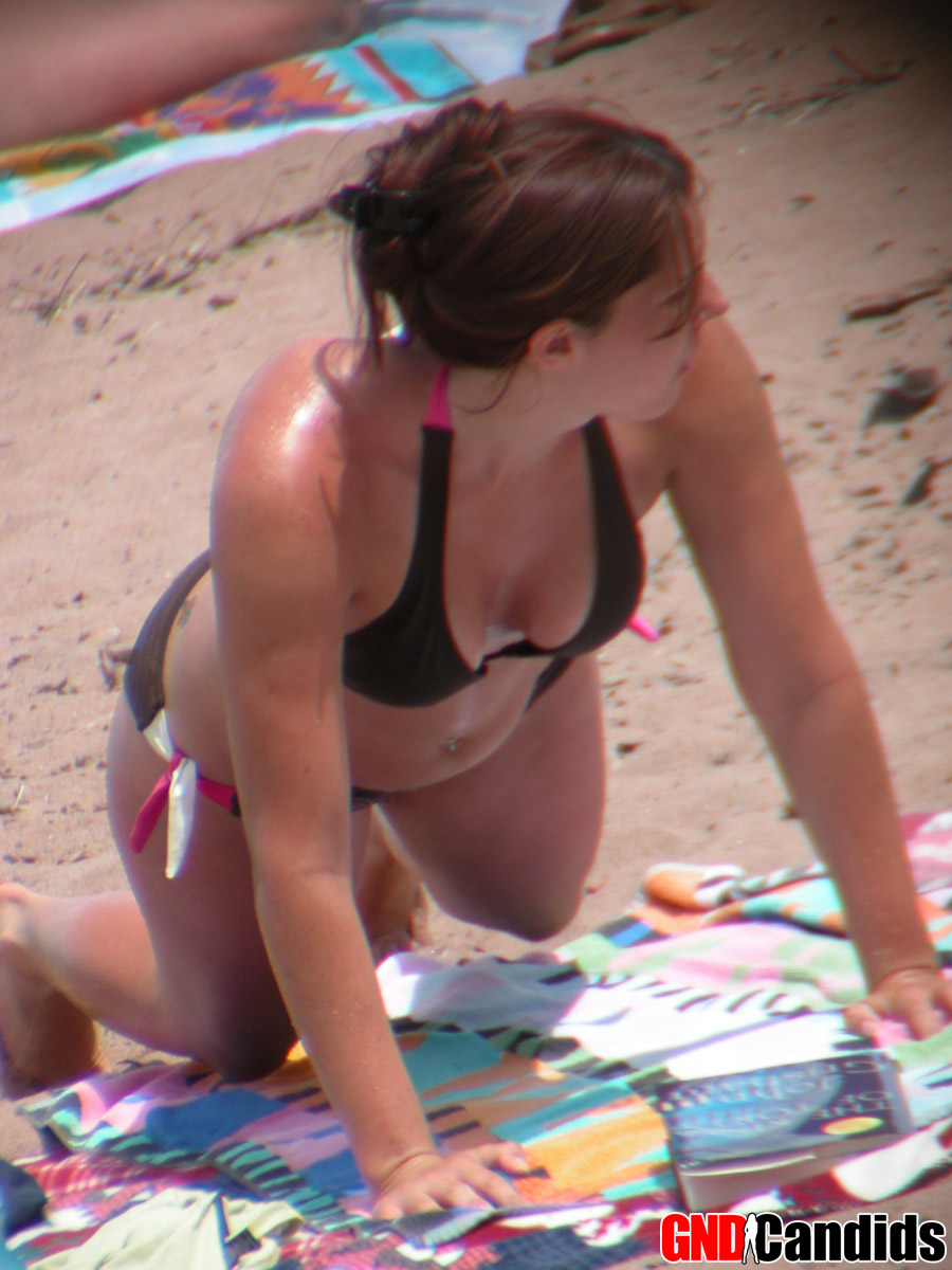 Hot candid pictures of girls at the beach in bikinis foto porno #422563051