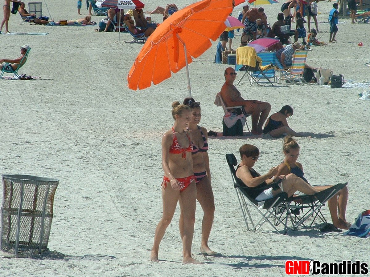 GND Candids Hot girls playing at the beach porno foto #426565647