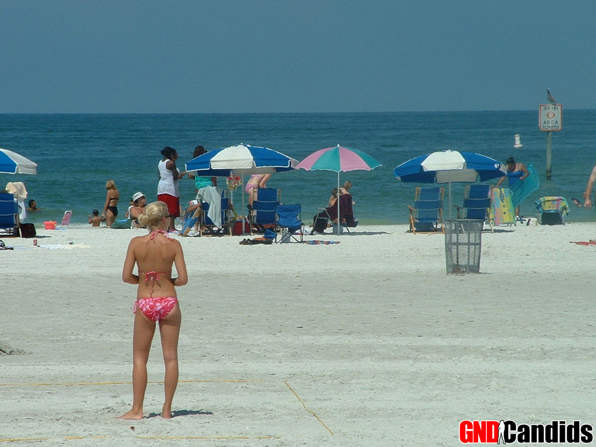 GND Candids Hot girls playing at the beach porno foto #426905813
