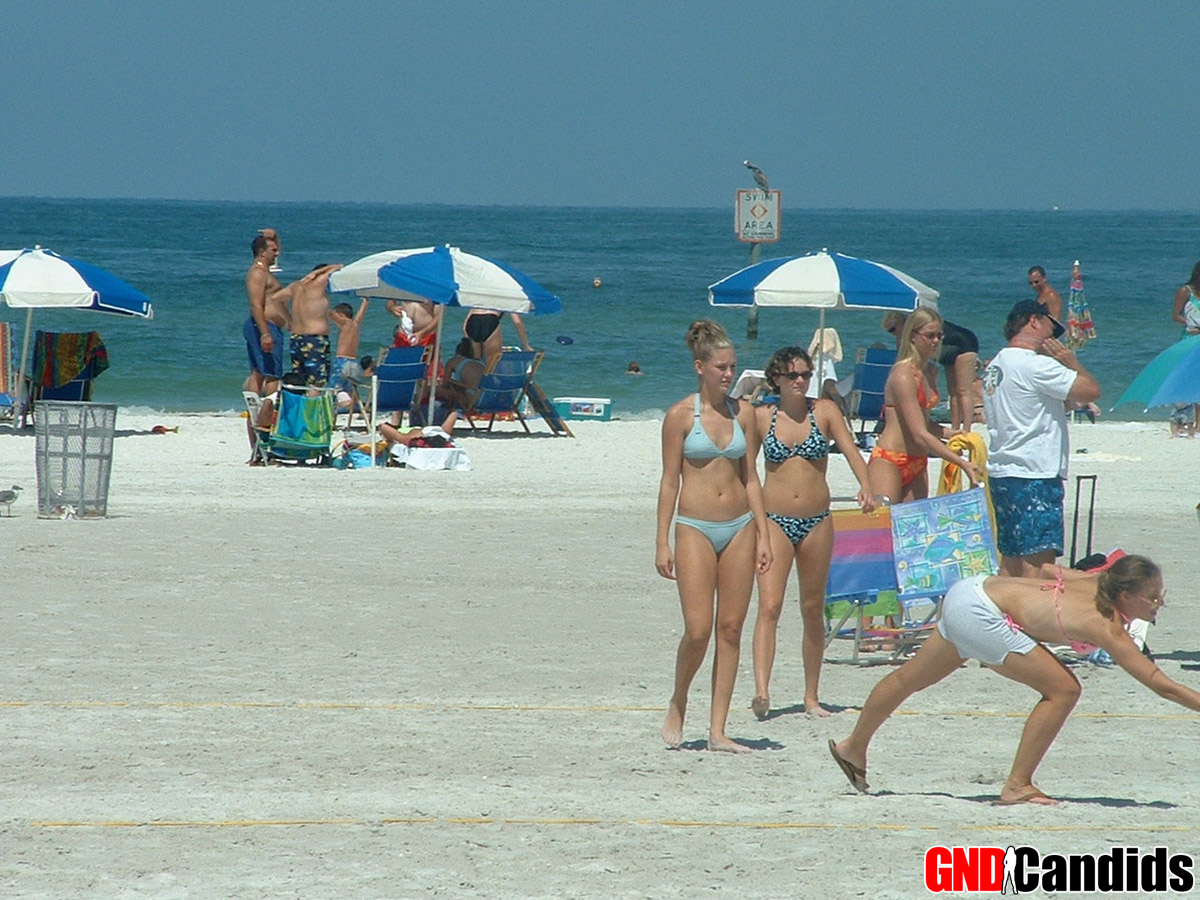GND Candids Hot girls playing at the beach foto pornográfica #426905817