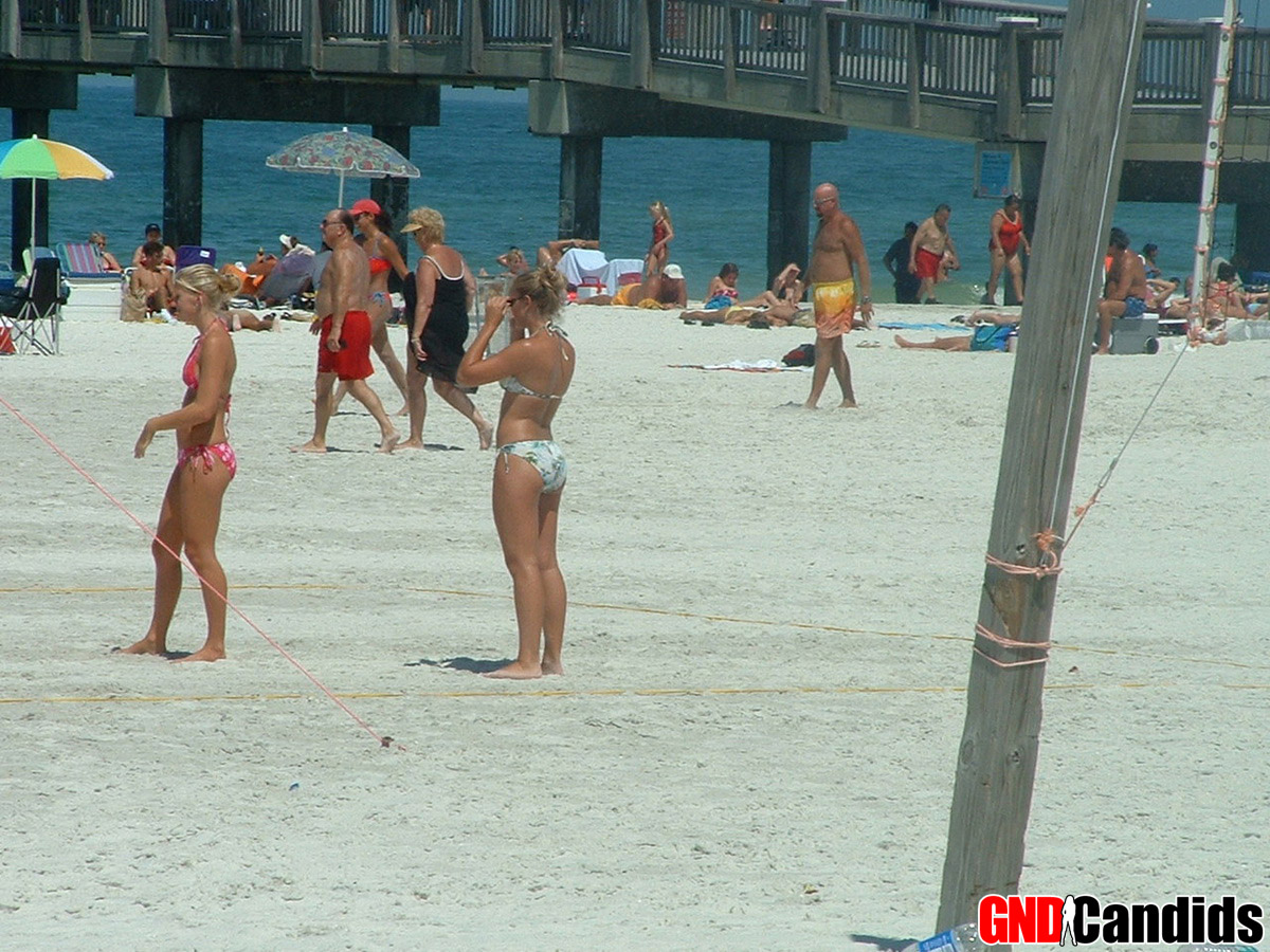 GND Candids Hot girls playing at the beach porno foto #426905819