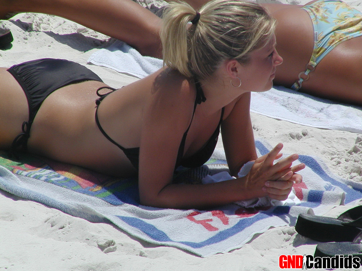 Hot tanned girls ass in tight bikinis at the beach porno fotky #426495473