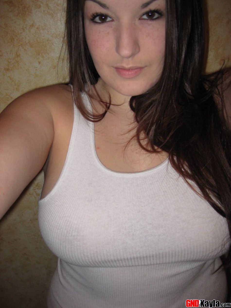 Watch as Kaylas nipples appear through her tight wet shirt foto porno #425257794