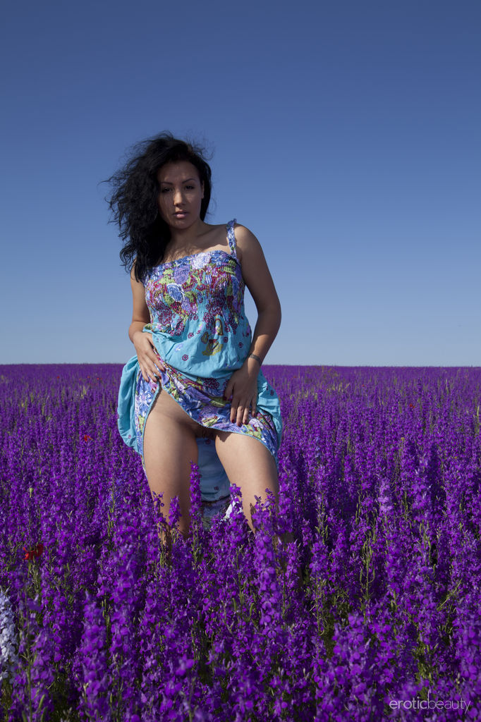 Curly haired Maliko looks stunningly dreamy on the field of lavender She slips 포르노 사진 #425604468