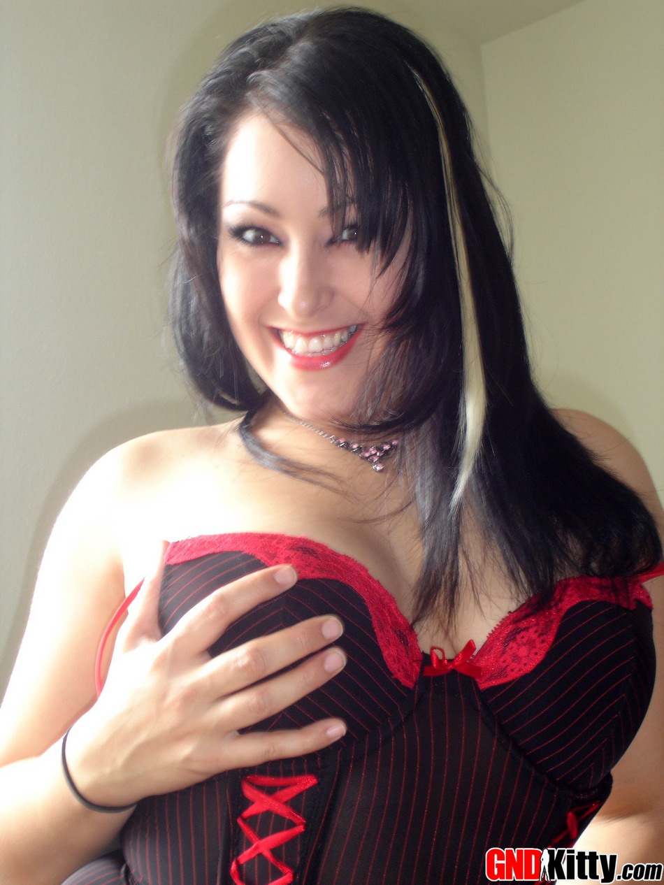 Kitty squeezes her huge tits together in her tight corset порно фото #428629200